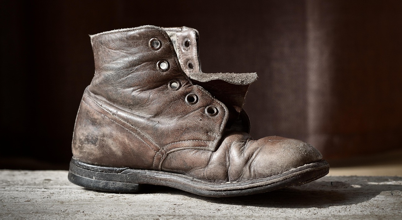 lederpflege für schuhe: entdecken sie wichtige tipps und hochwertige produkte, um ihre lederschuhe zu reinigen, zu pflegen und zu schützen. halten sie ihre schuhe in bestem zustand!