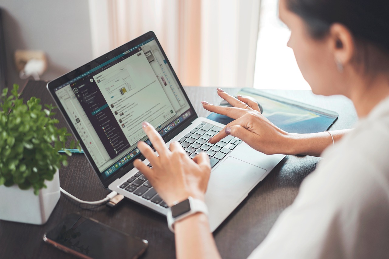 entdecken sie die vorteile der remote-arbeit: flexibilität, produktivität und bessere work-life-balance. erfahren sie, wie sie effektiv von zu hause aus arbeiten können.
