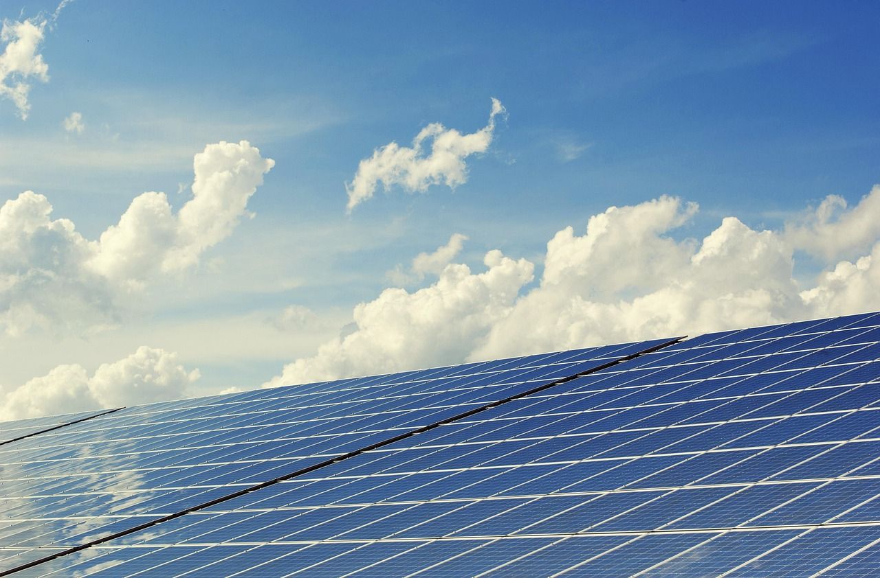 energetische sanierung: effiziente maßnahmen zur verbesserung der energieeffizienz ihres gebäudes, senkung der energiekosten und beitrag zum umweltschutz.